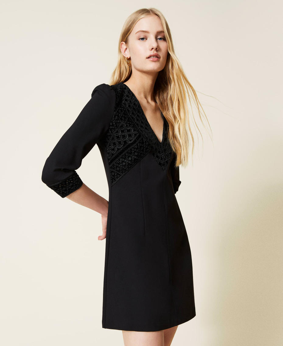 Short dress with velvet embroidery