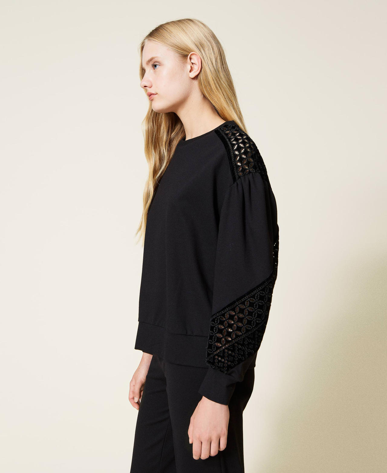 Sweatshirt with velvet embroidery Black Woman 222TT218A-02