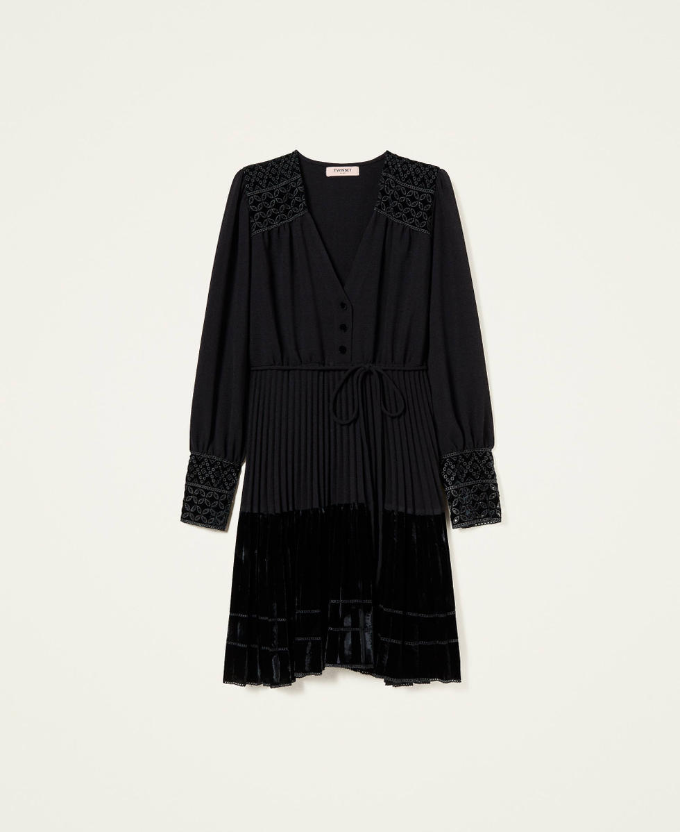 Short cr&ecirc;pe and velvet dress