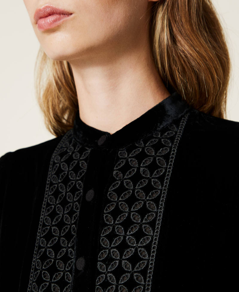 Bluse mit Samt-Stickerei