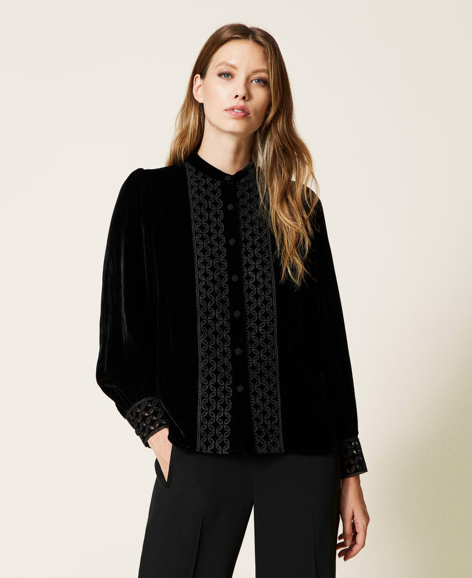 Bluse mit Samt-Stickerei