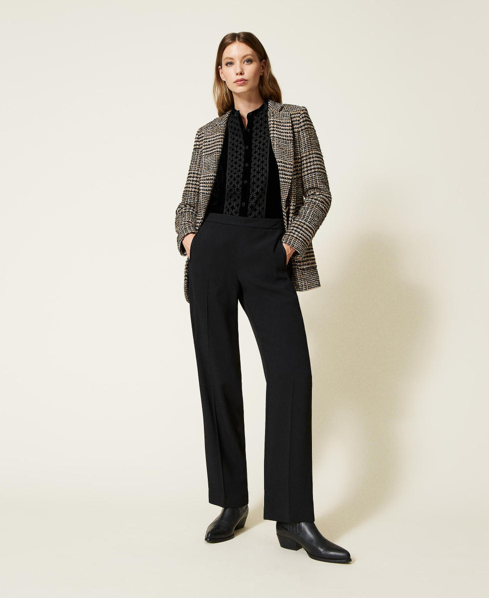 Bluse mit Samt-Stickerei