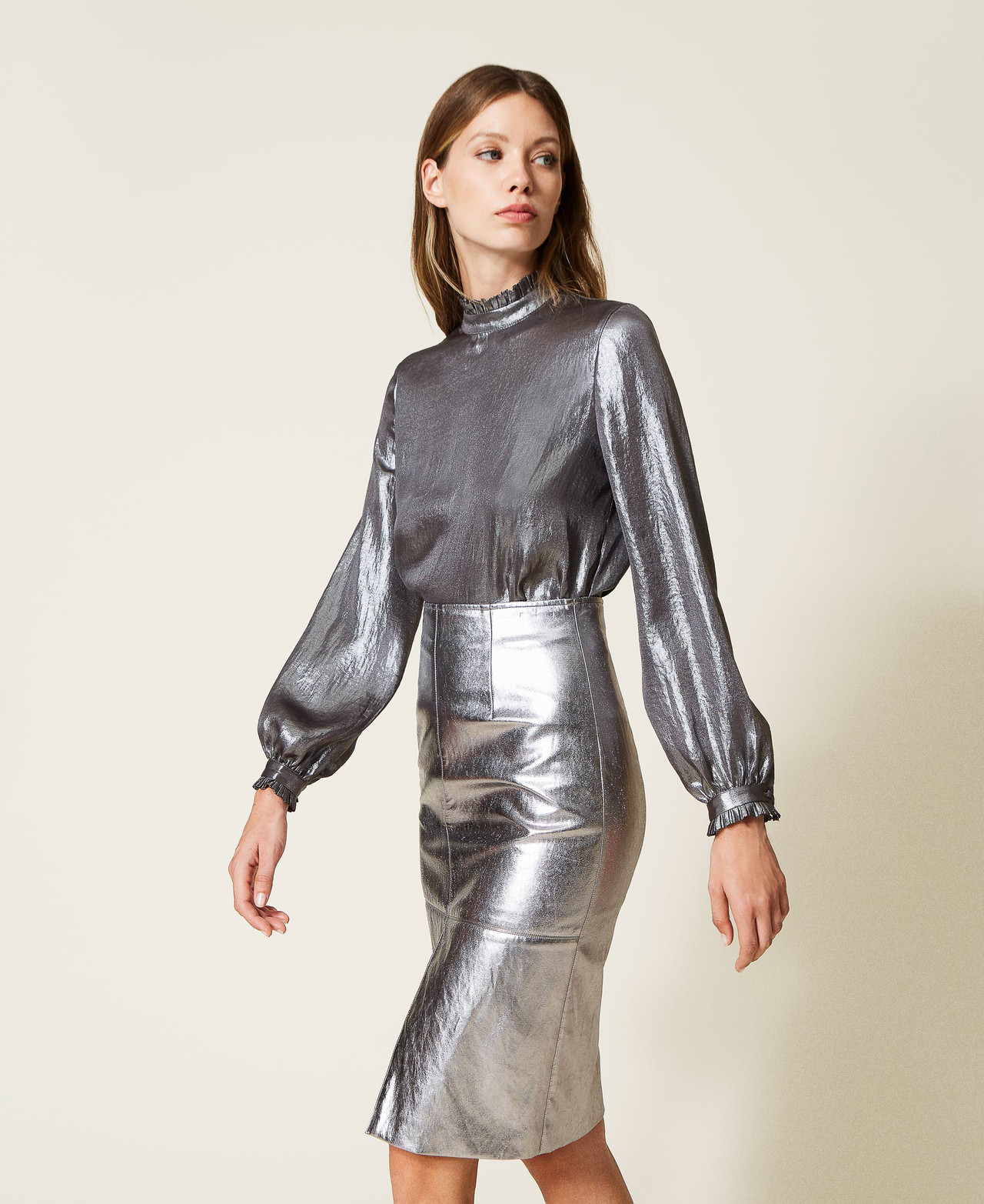 Haut Saint Laurent en mousseline noire avec motif velours/or/argent