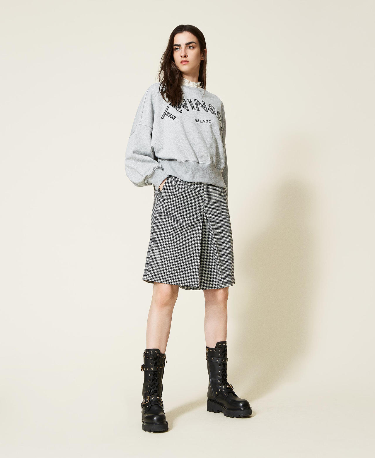 Wool blend trouser skirt with houndstooth pattern Snow / Black Houndstooth Pattern Woman 222TT2313-02