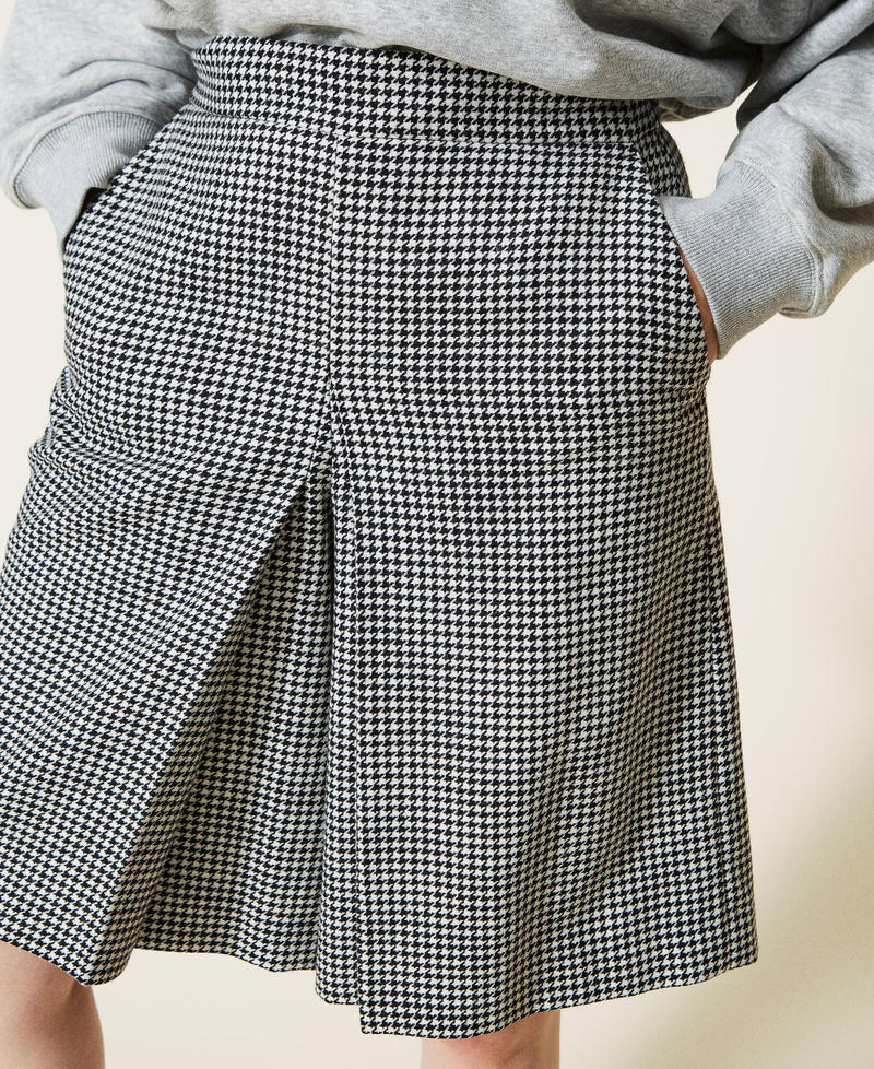 Wool blend trouser skirt with houndstooth pattern Snow / Black Houndstooth Pattern Woman 222TT2313-05