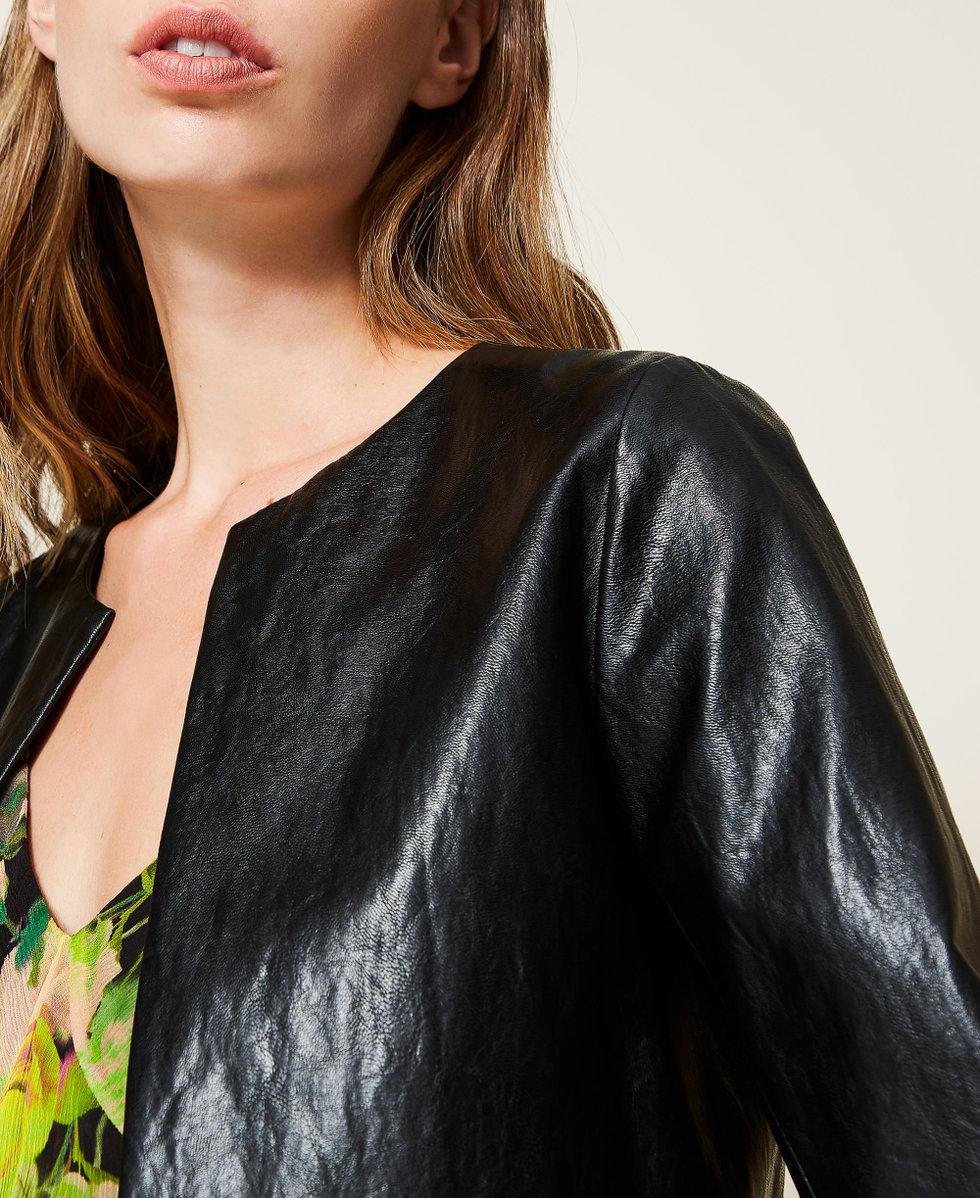 Jacke mit Rundhalsausschnitt in Lederoptik