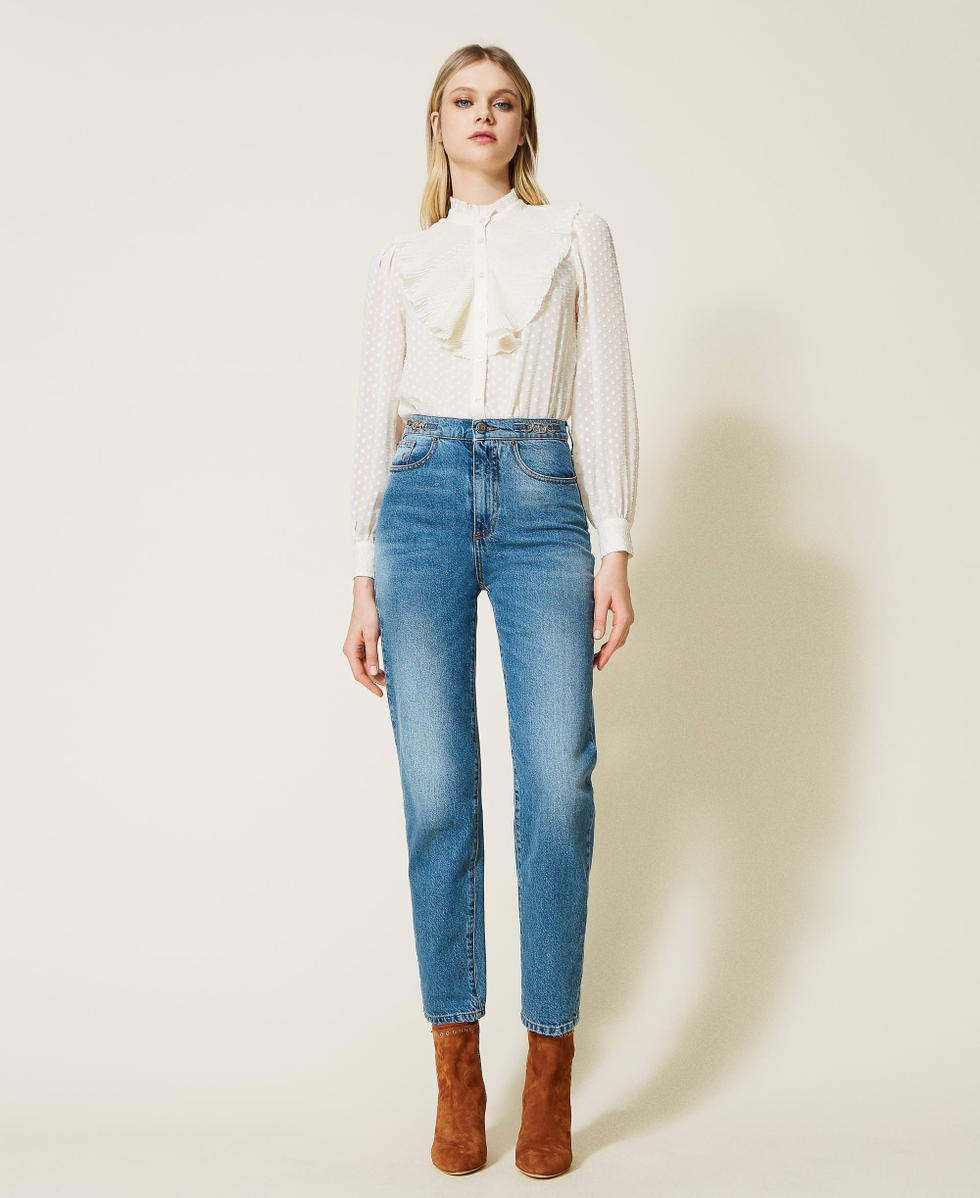 Jeans regular con morsetti e logo