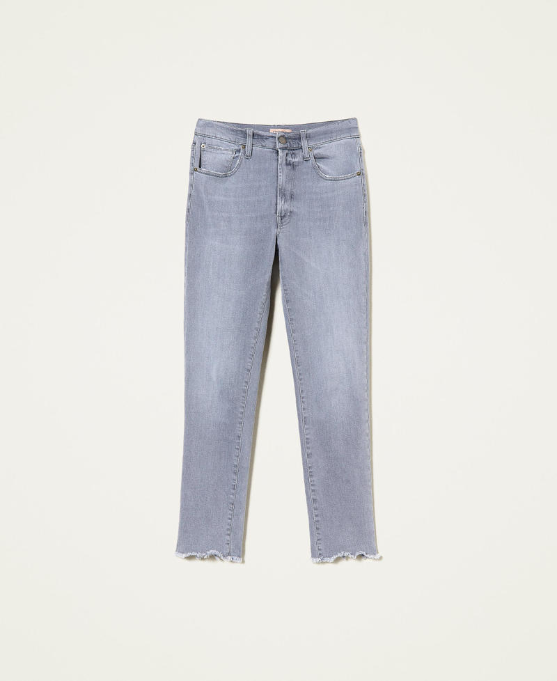 Skinny jeans with raw cut hem