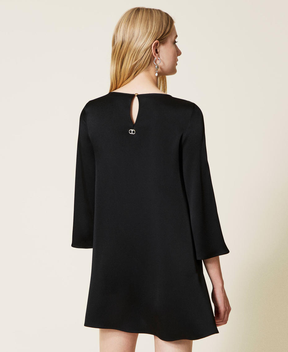 Robe courte unique en cady