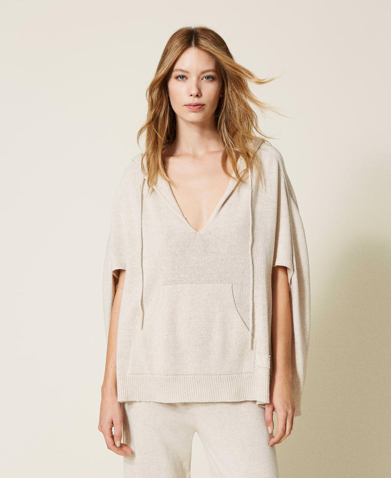 Treeblend yarn seamless cape