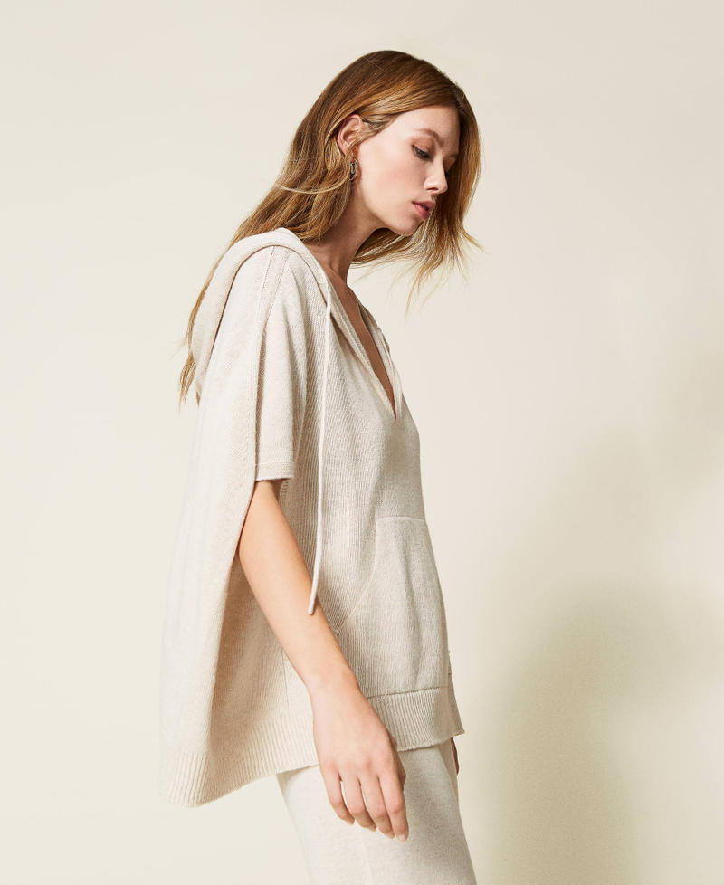 Treeblend yarn seamless cape