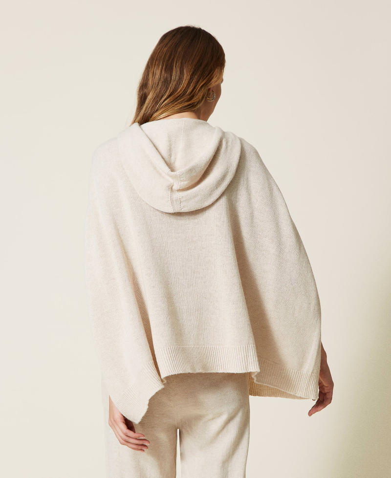 Treeblend yarn seamless cape