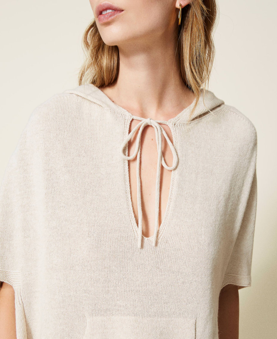 Treeblend yarn seamless cape