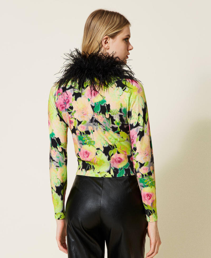 C&aacute;rdigan estampado de flores con plumas