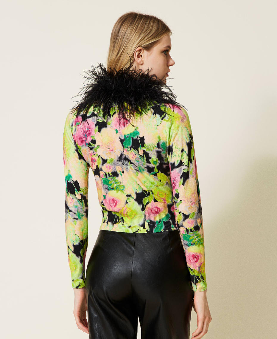 C&aacute;rdigan estampado de flores con plumas