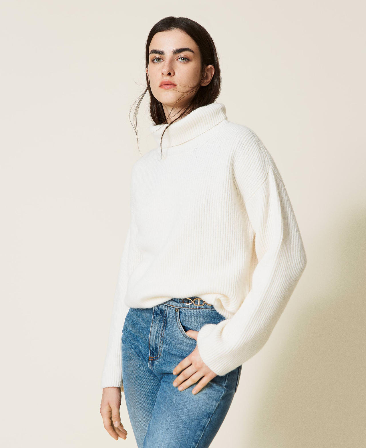 Pull en laine m&eacute;lang&eacute;e c&ocirc;tel&eacute;e