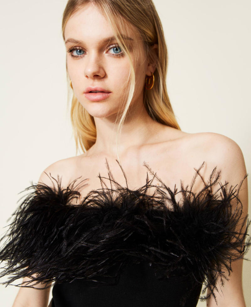 Top in maglia con piume