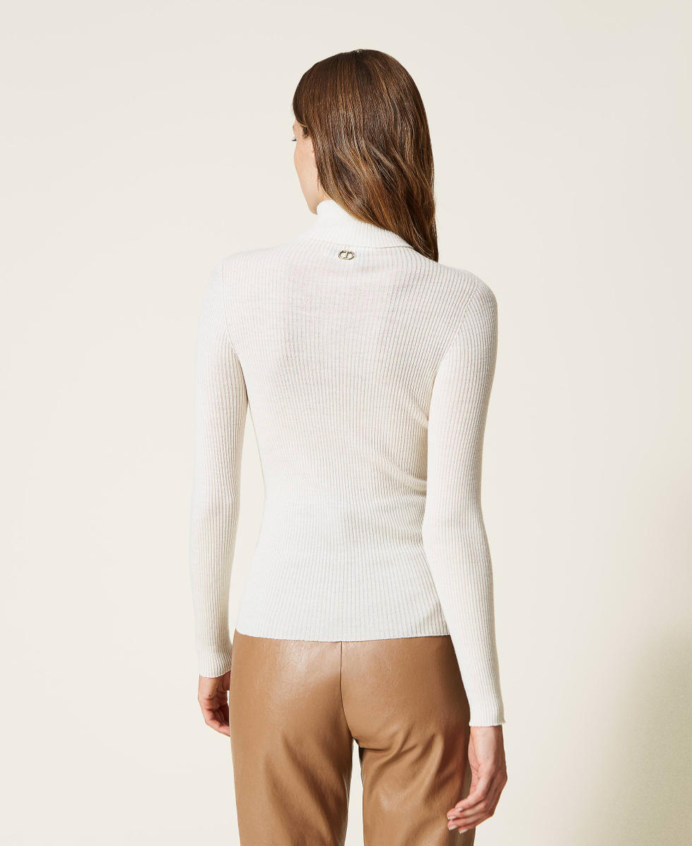 Seamless wool turtleneck jumper