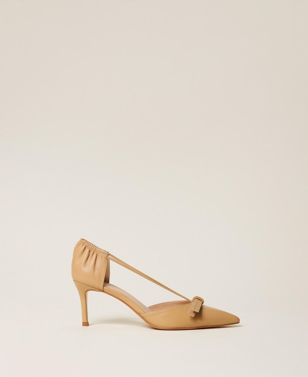 Leather court shoes with bow