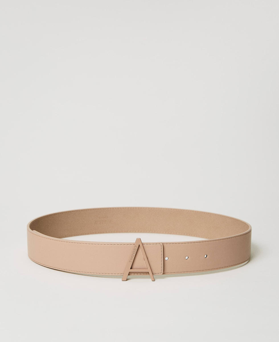 Belt with logo buckle