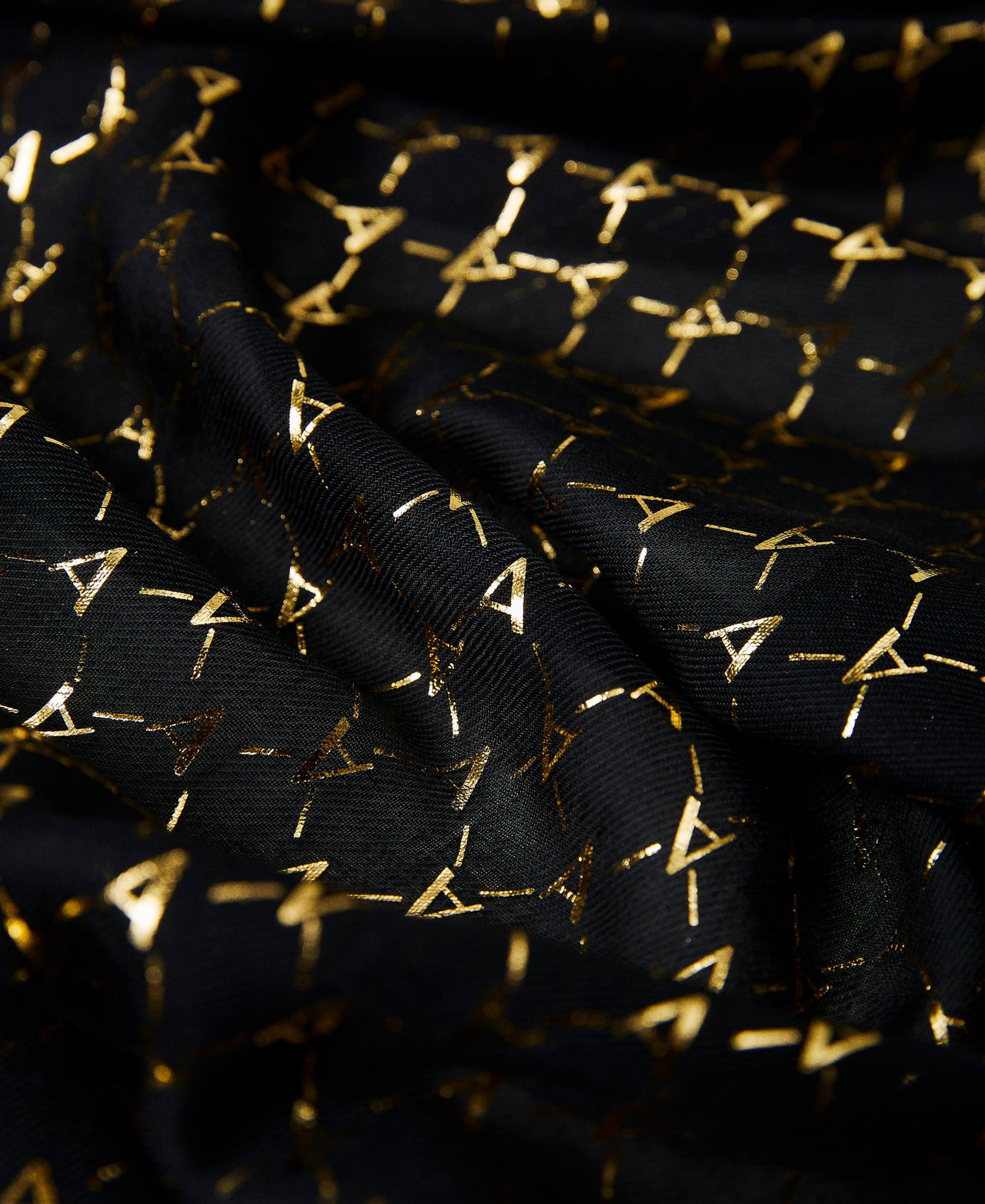 Stola mit Alloverlogos