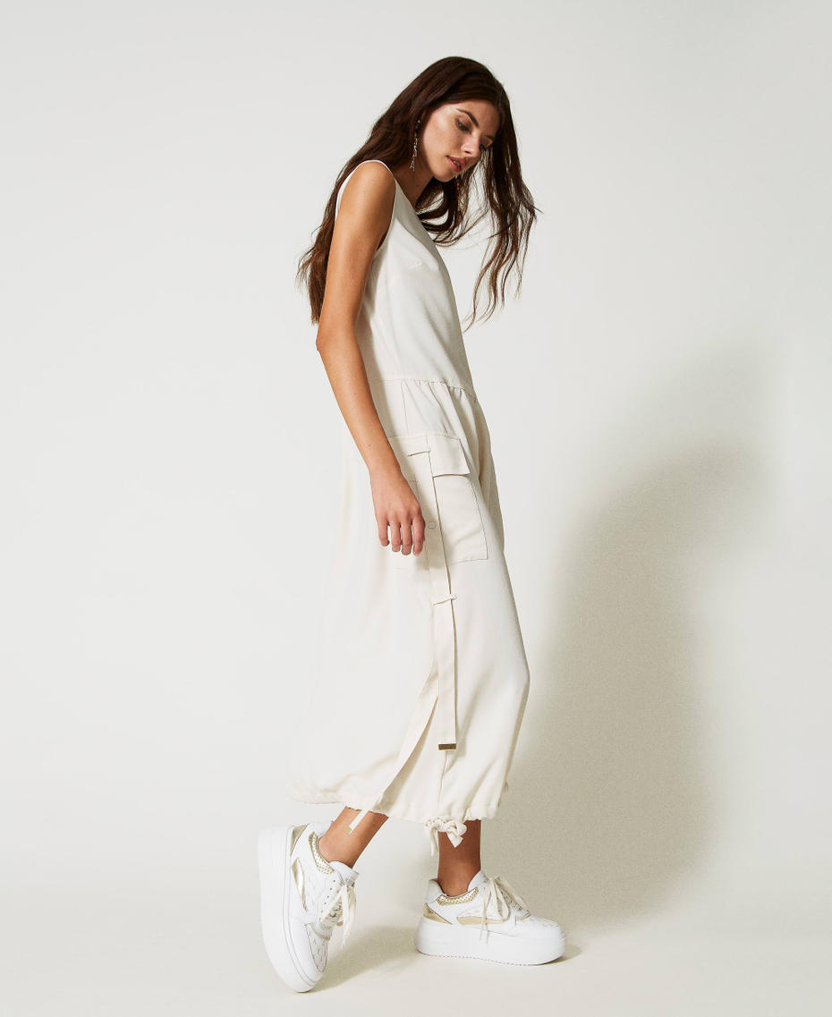 Platform trainers with logo and laminated details