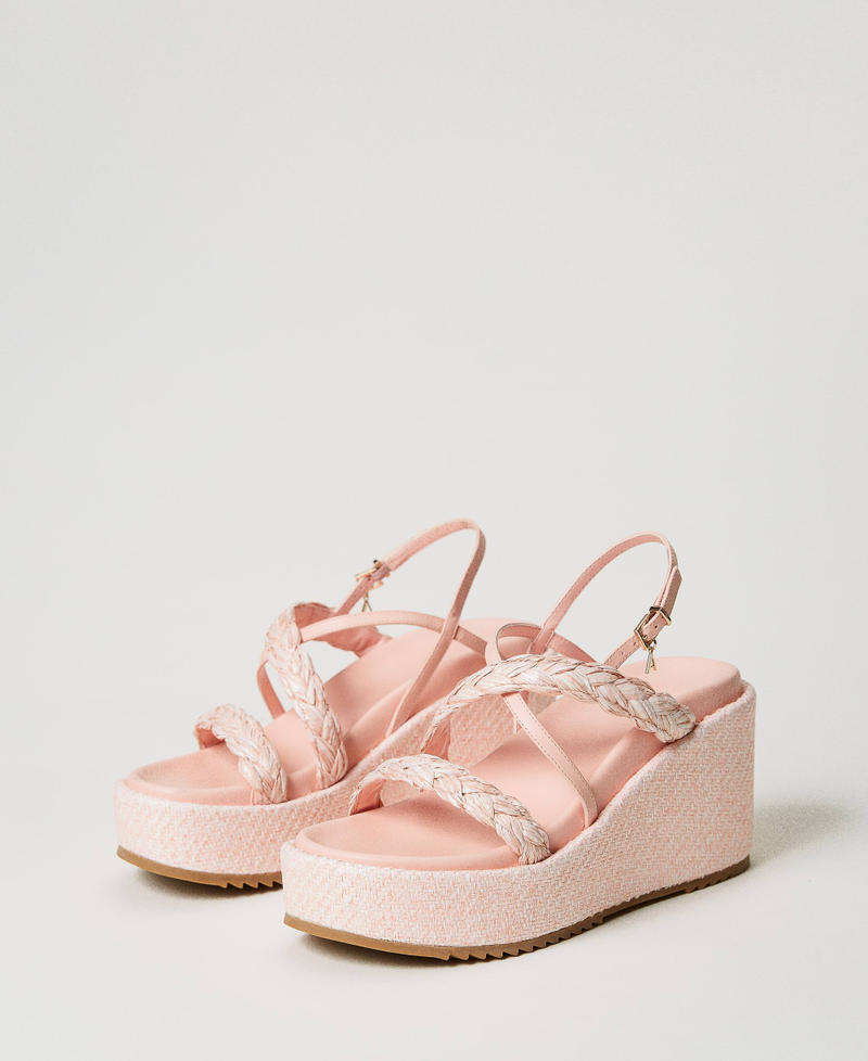 Sandales compens&eacute;es en raphia