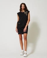 Short dress with bow embroidery