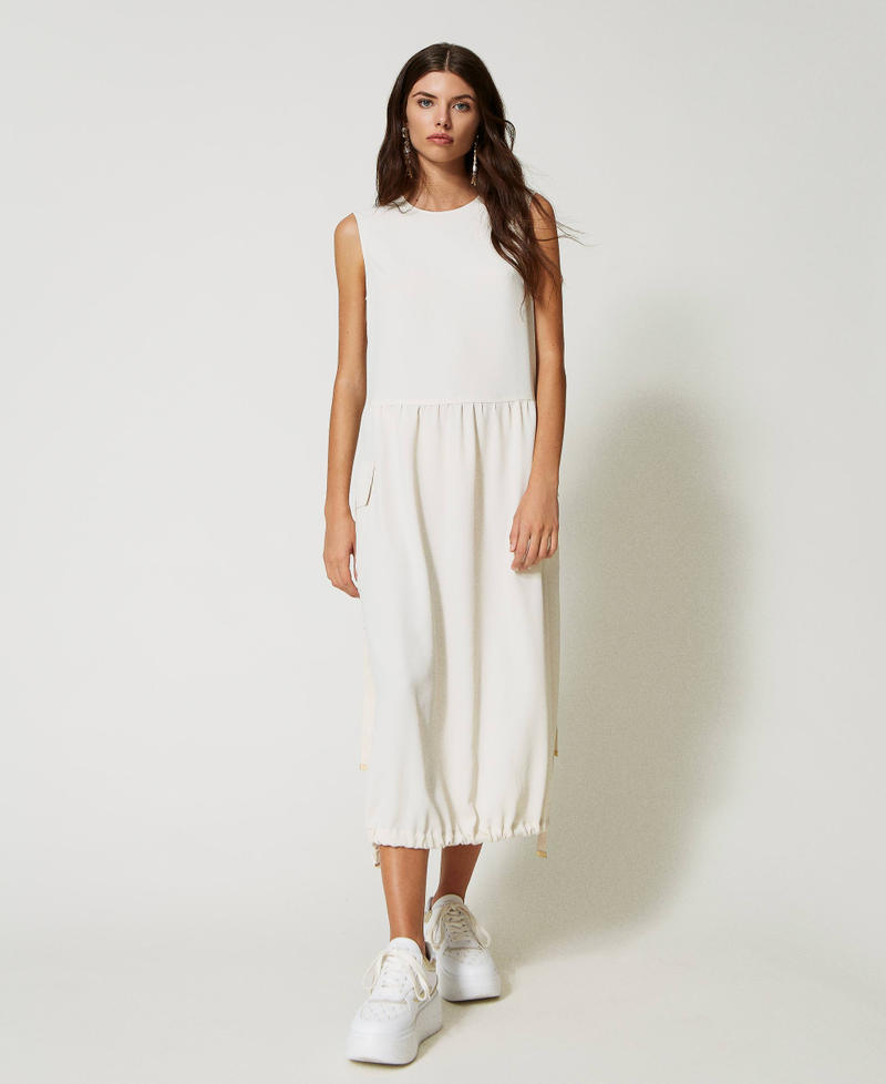 Vestido midi de crepé de China con poliéster reciclado