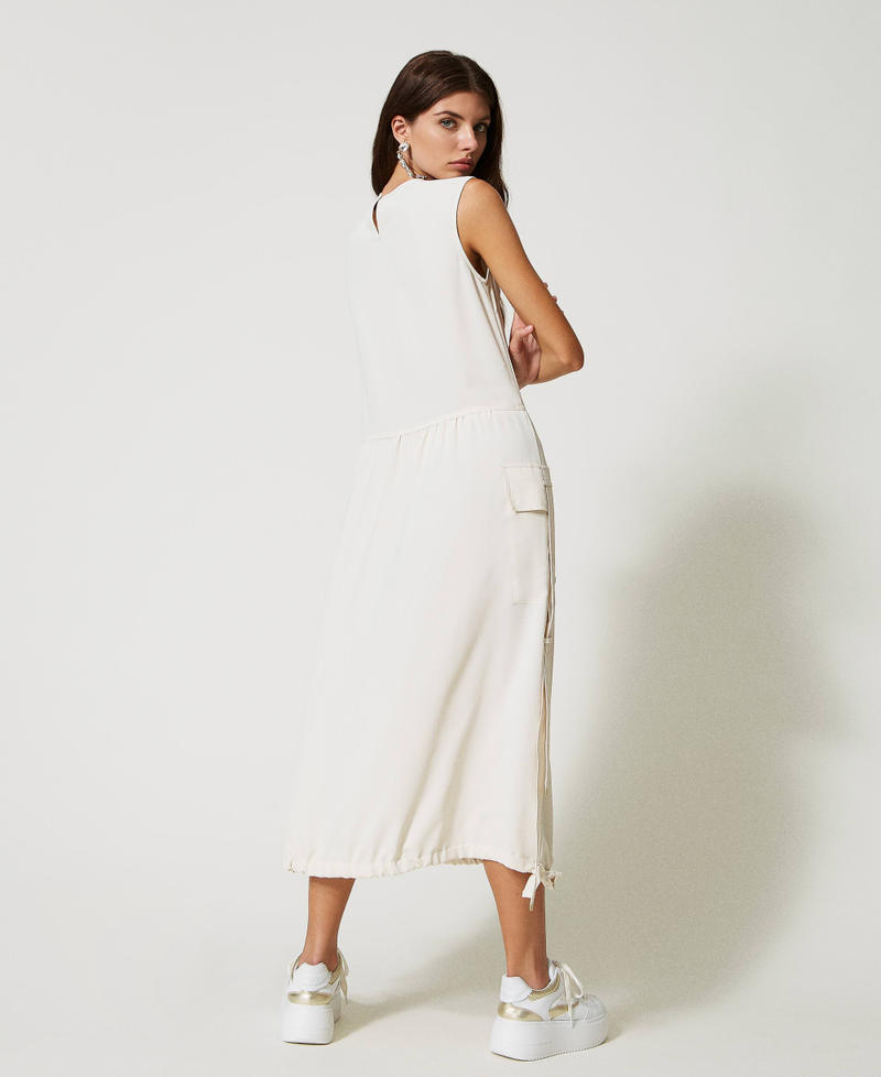 Vestido midi de crepé de China con poliéster reciclado