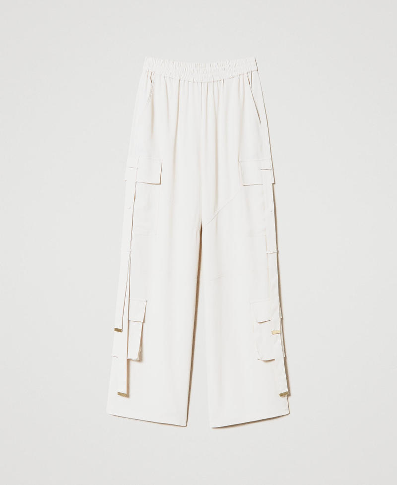 Pantalón cargo de crepé de China con poliéster reciclado
