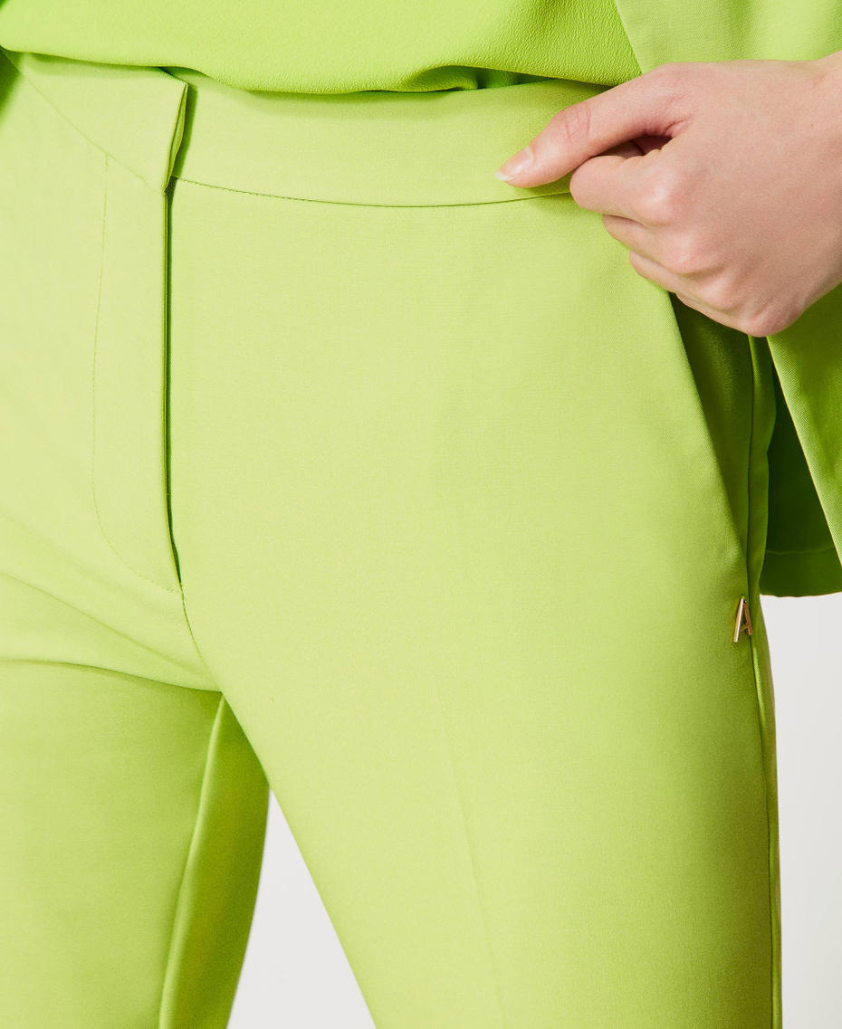 Zigarettenhose aus technischem Gewebe Lime Green Frau 231AP2166_10328_05