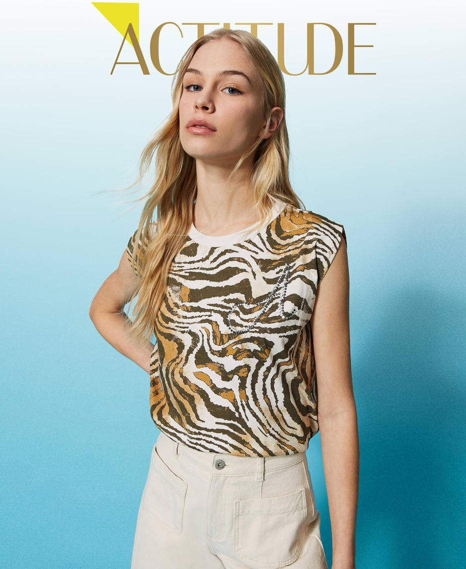 Animal print t-shirt with rhinestone logo