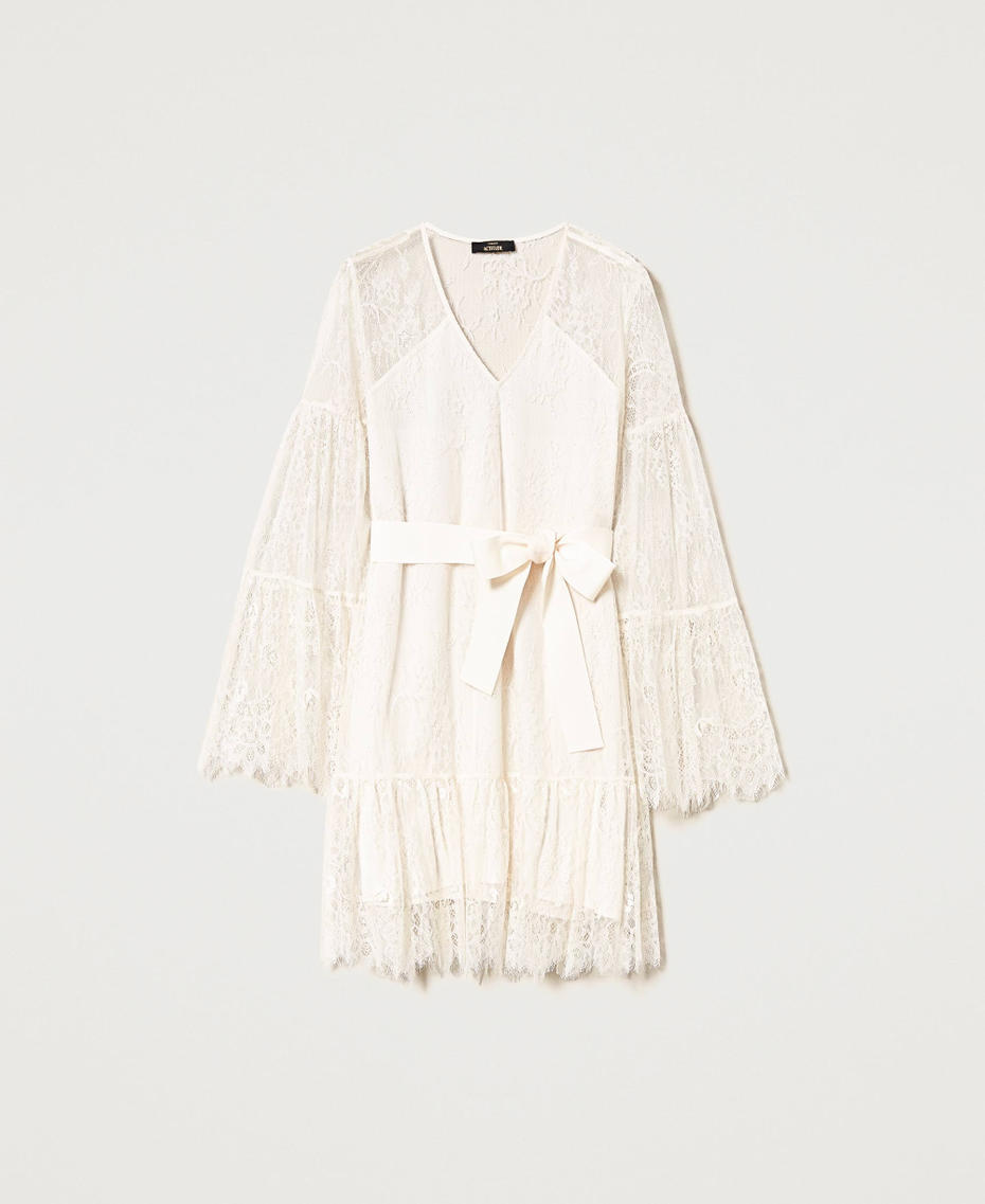 Kleid aus Chantillyspitze mit G&uuml;rtel