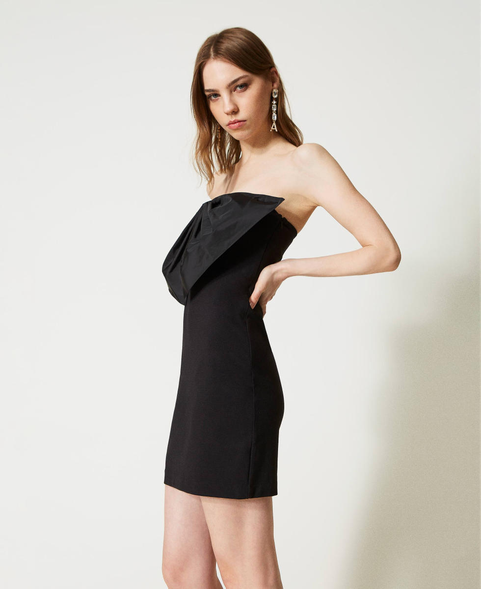 Robe ajust&eacute;e avec n&oelig;ud en taffetas