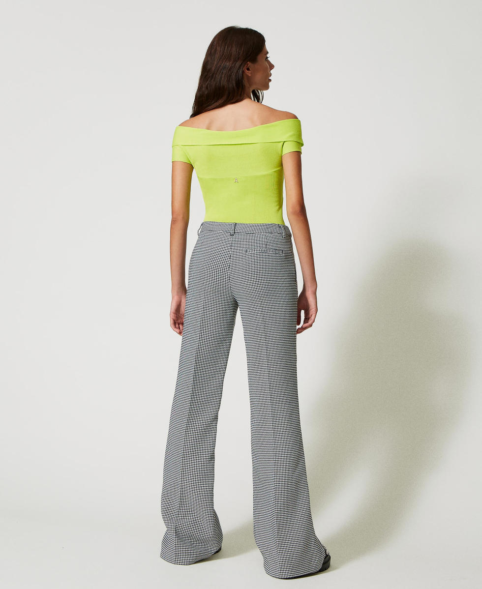 Flarehose mit Hahnentrittmuster