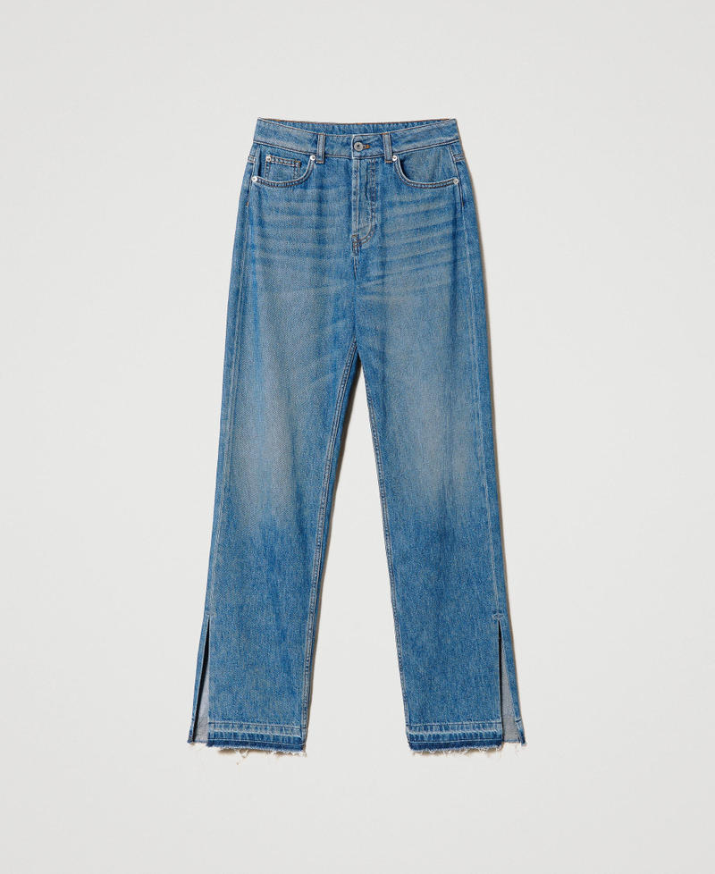 Regular jeans with frayed hem