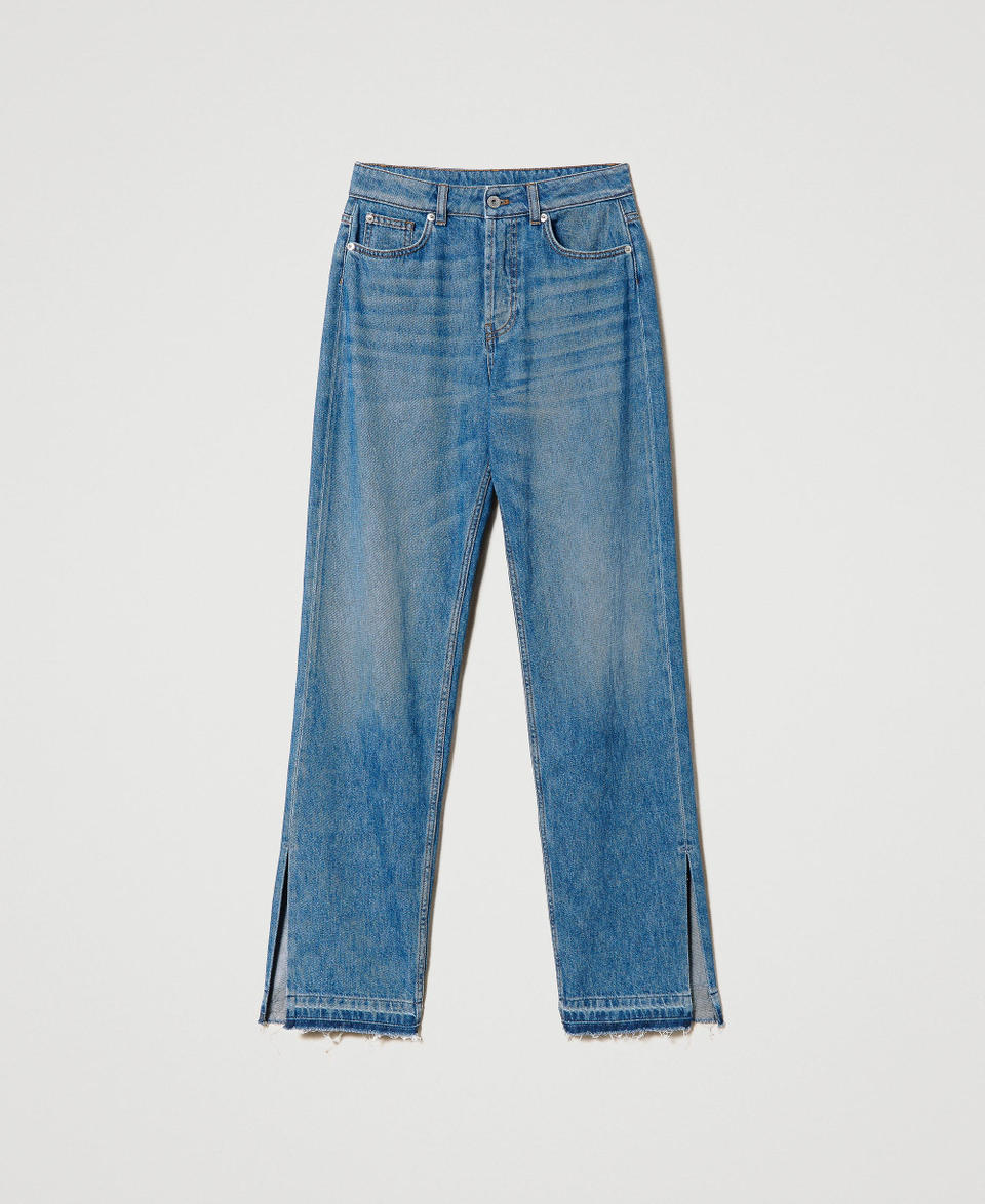 Regular jeans with frayed hem