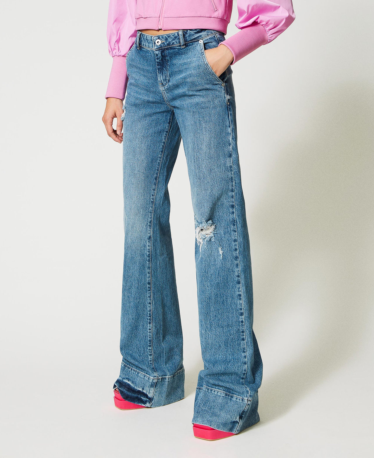 Расклешенные джинсы с разрывами Средний Деним женщина 231AP2421-03
