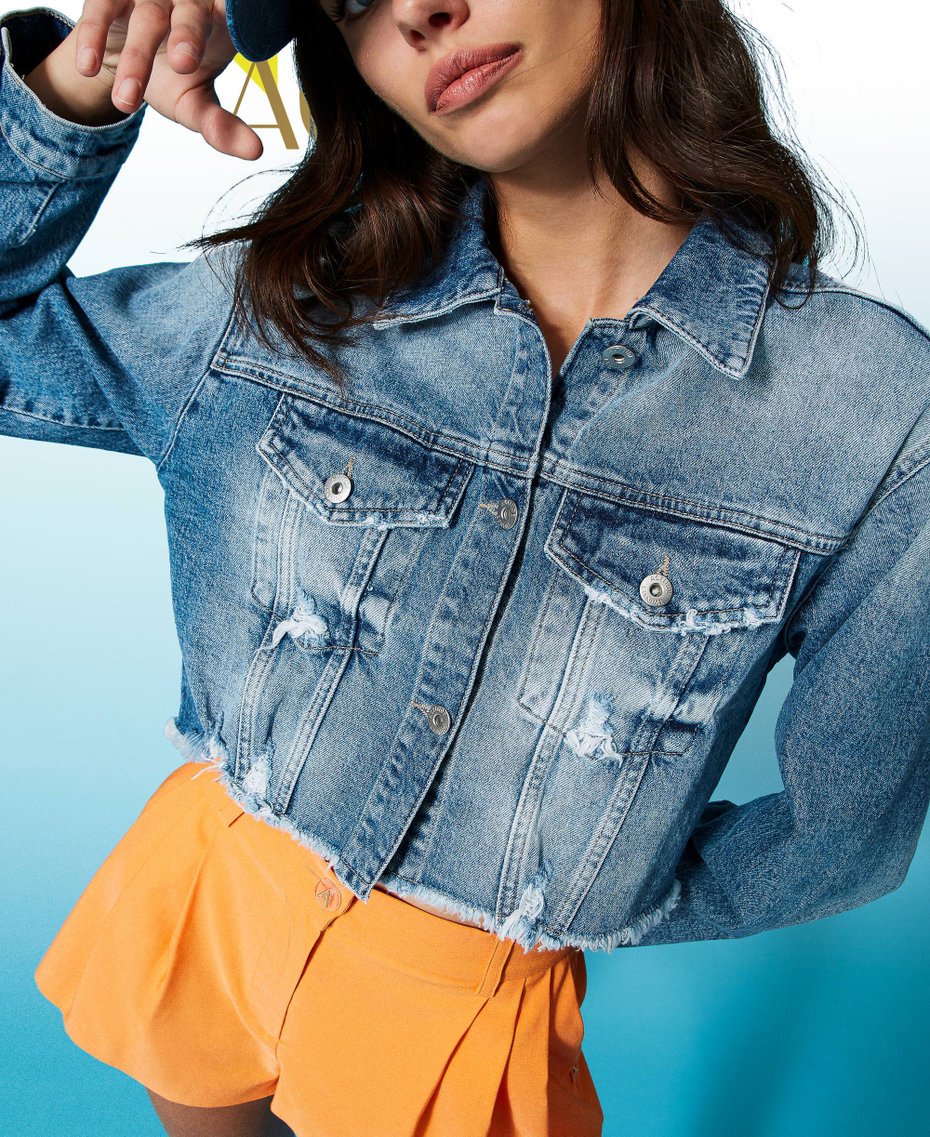 Cropped denim jacket with rips