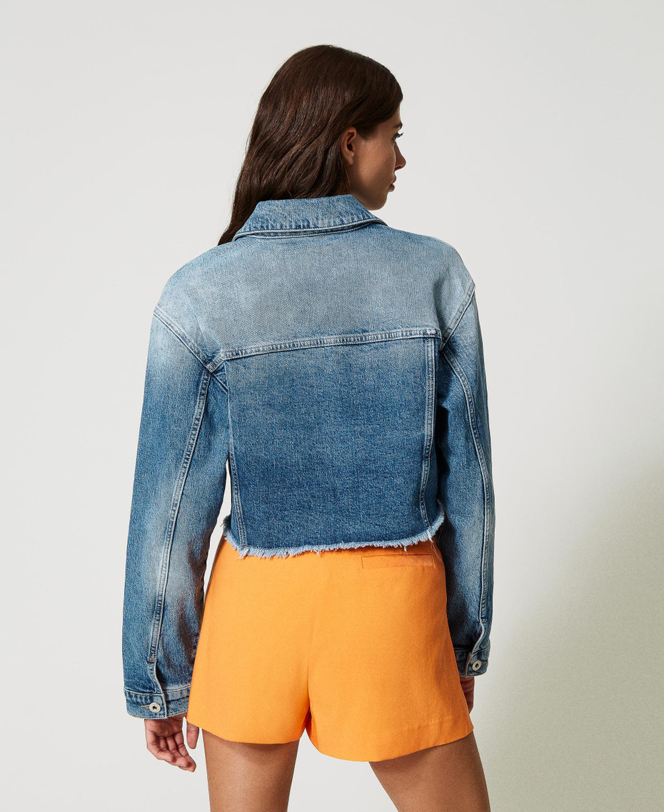 Укороченная джинсовая куртка с разрывами Средний Деним женщина 231AP2423-04