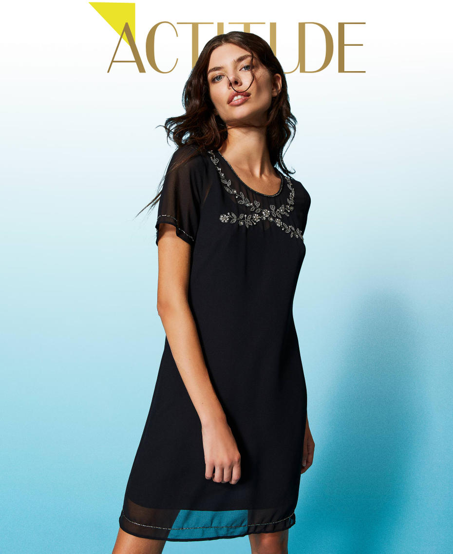 Abito in georgette con ricamo a mano