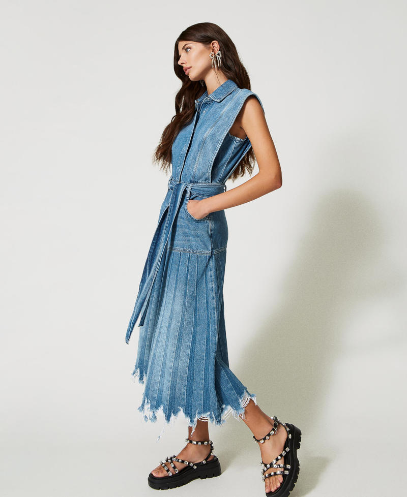 Robe mi-longue en jean avec plissé