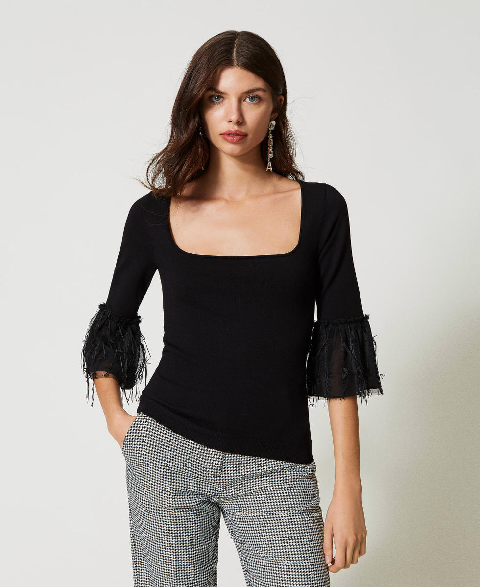 Fitted jumper with tulle fringes
