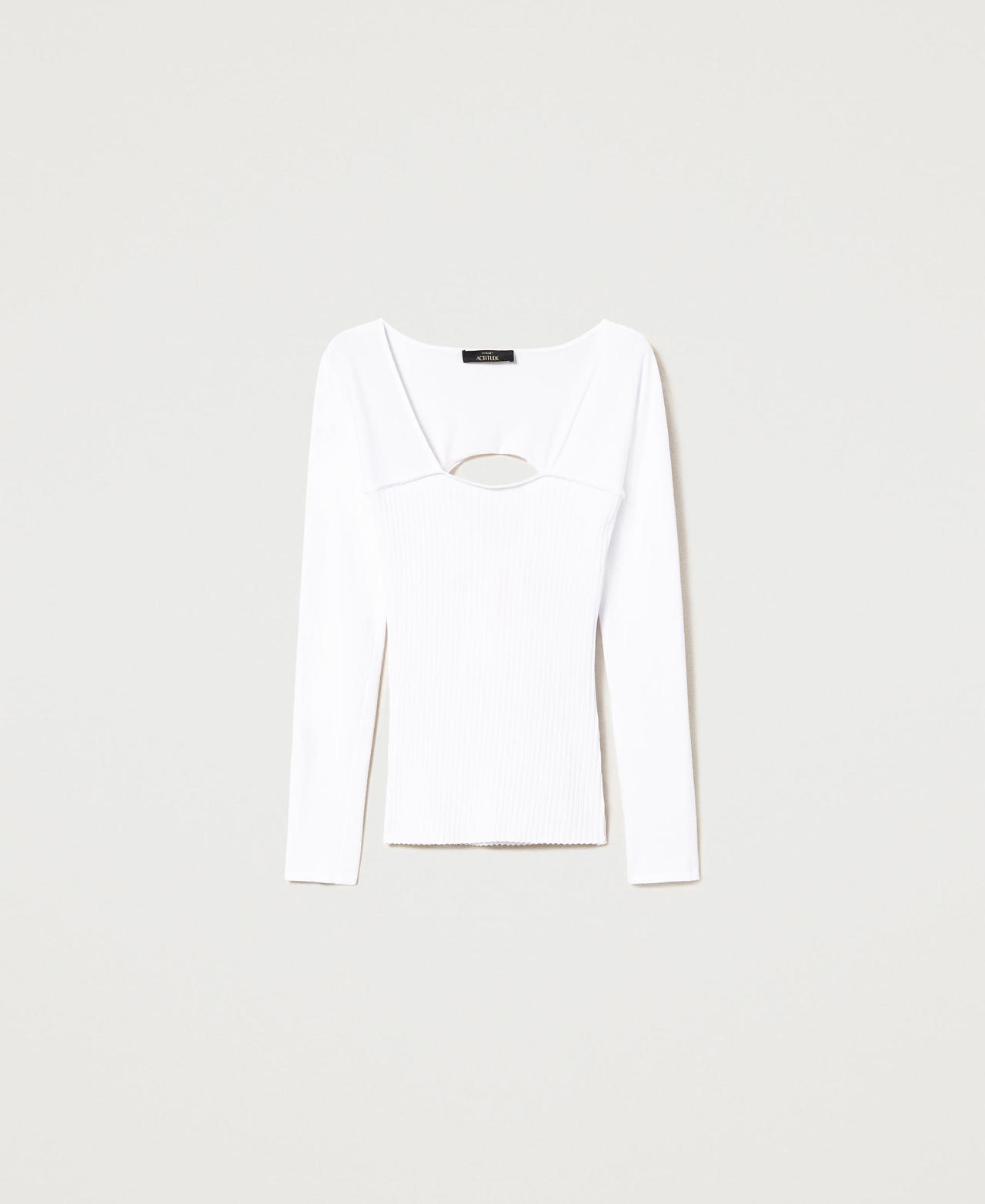 Fitted jumper with hole and bow