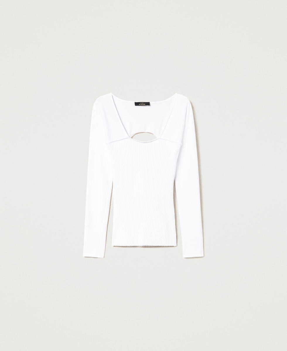 Fitted jumper with hole and bow