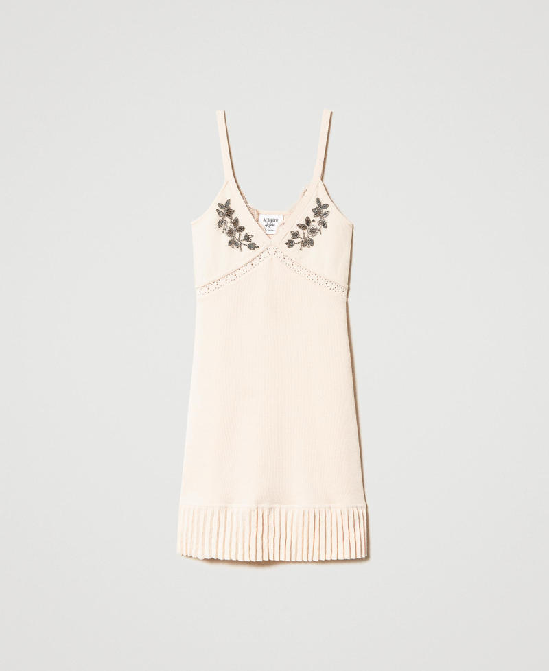 Abito con filato riciclato e tulle ricamato