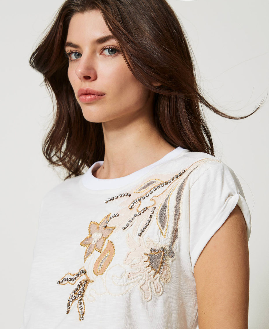 T-Shirt mit handgefertigter Blumenstickerei Bright White Frau 231AT2043-05