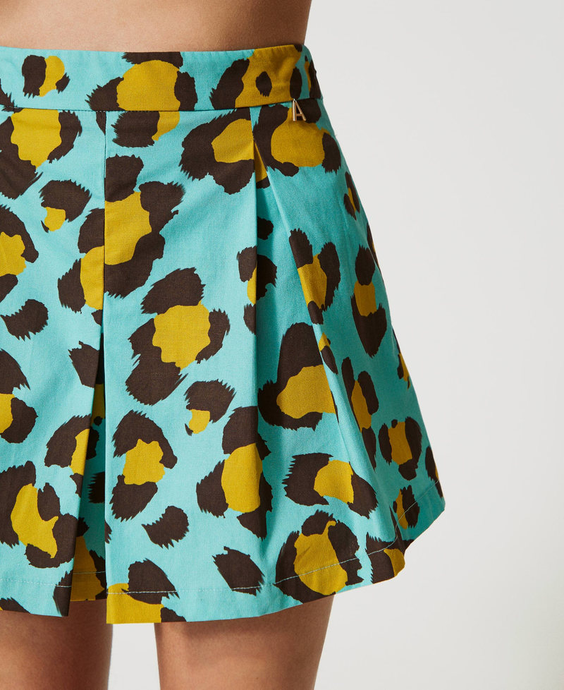 Poplin shorts with animal print