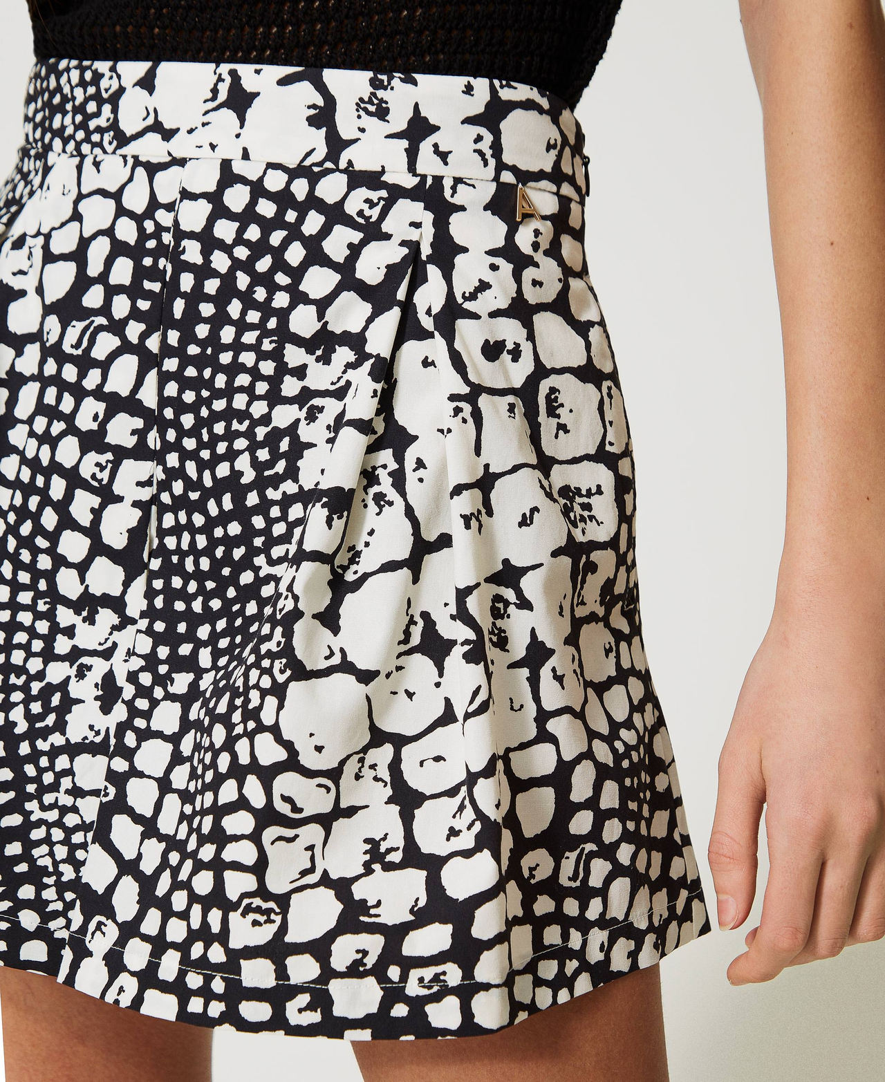 Poplin shorts with animal print Woman Black TWINSET Milano